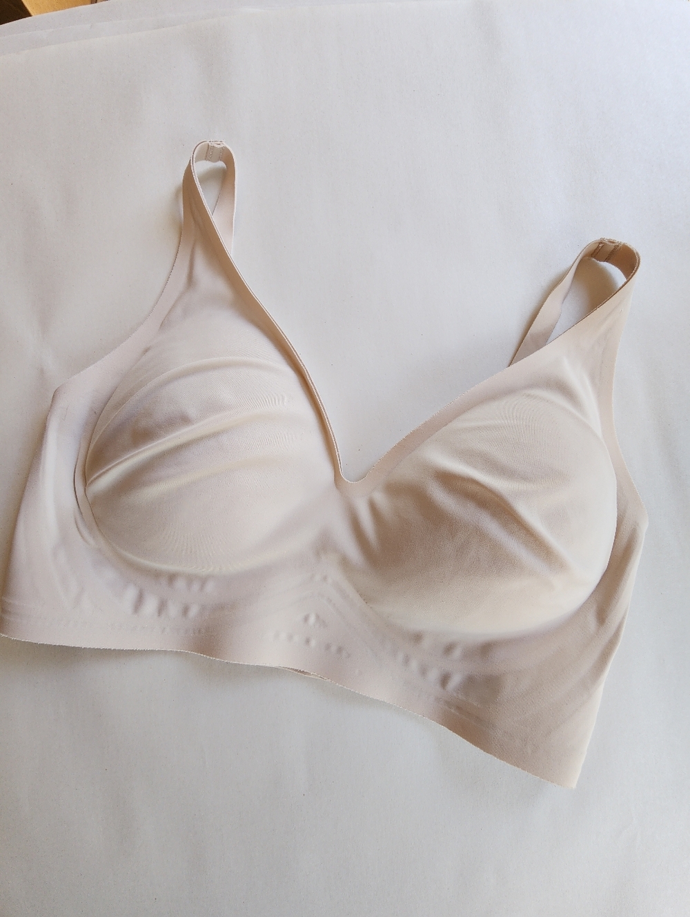 Rhonda Shear Invisible Edge Bonded Bra Seamless Nude Beige Wireless